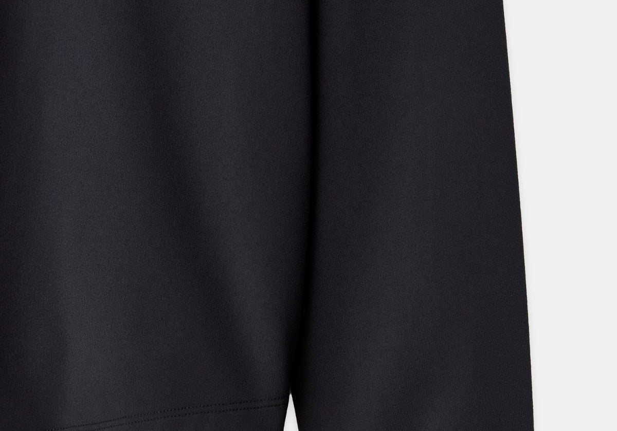 Cloudline Long Sleeve Top in Black – Sleeve Cuff with VALA Logo Trim