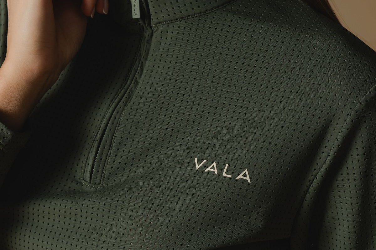 Olive Elsa Mesh L/S Zip - Close-up Zipper