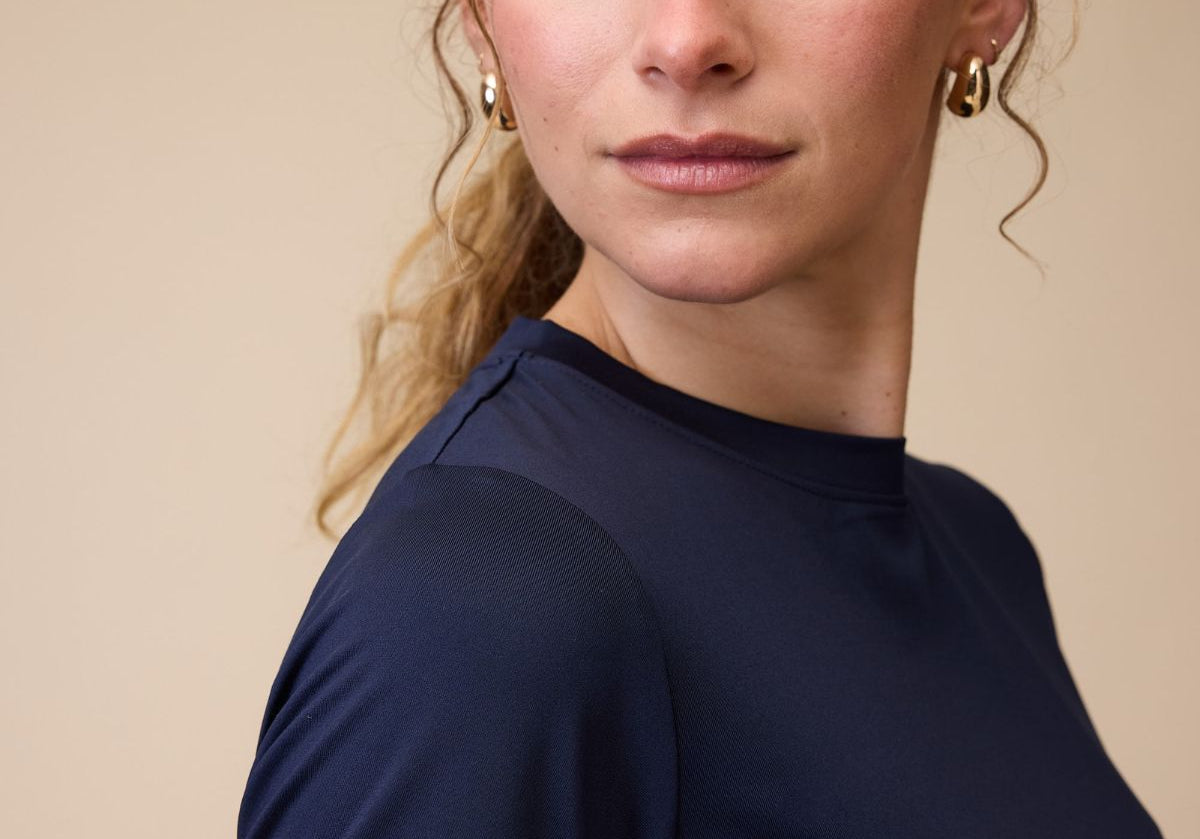 VALA Training Tee in Navy _ Details