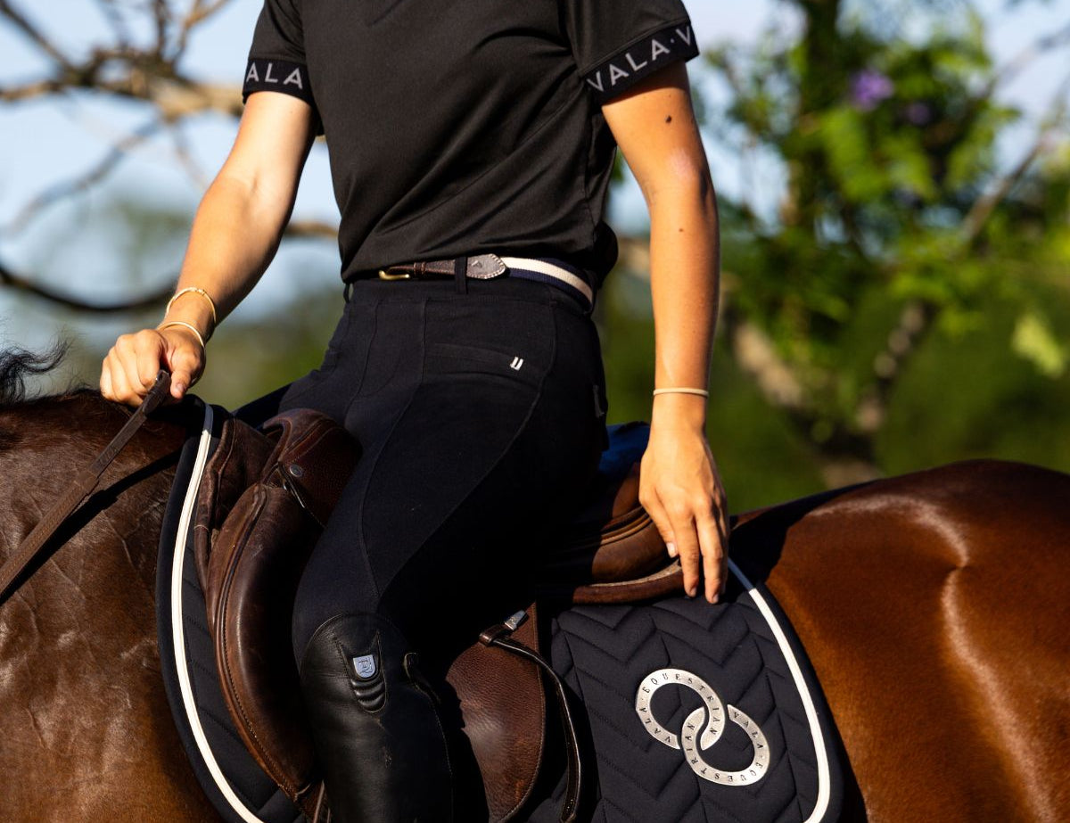 Super Luxe Jump Saddle Pad in Black for riding competitions