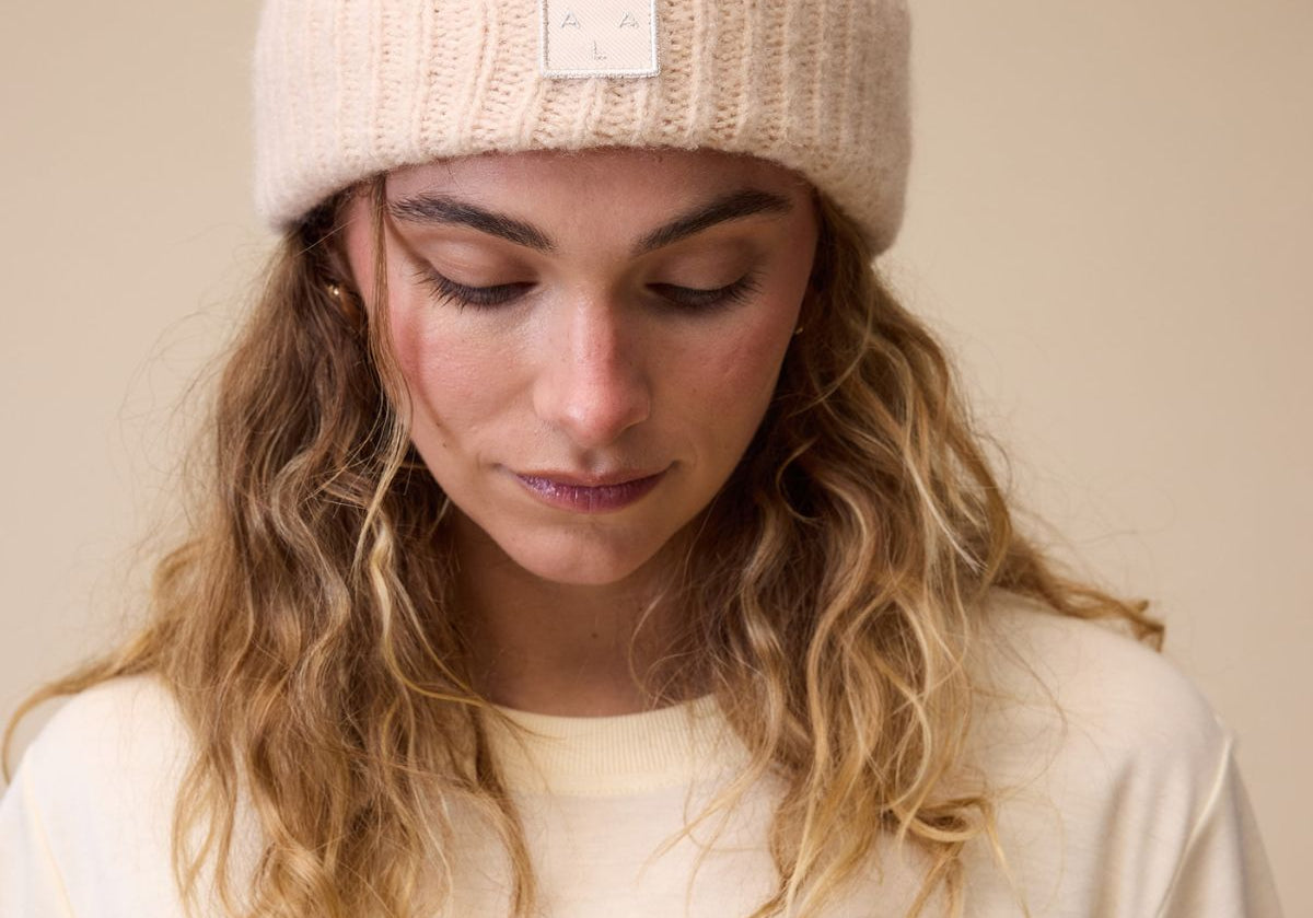 VALA Cosie Beanie Oat Front