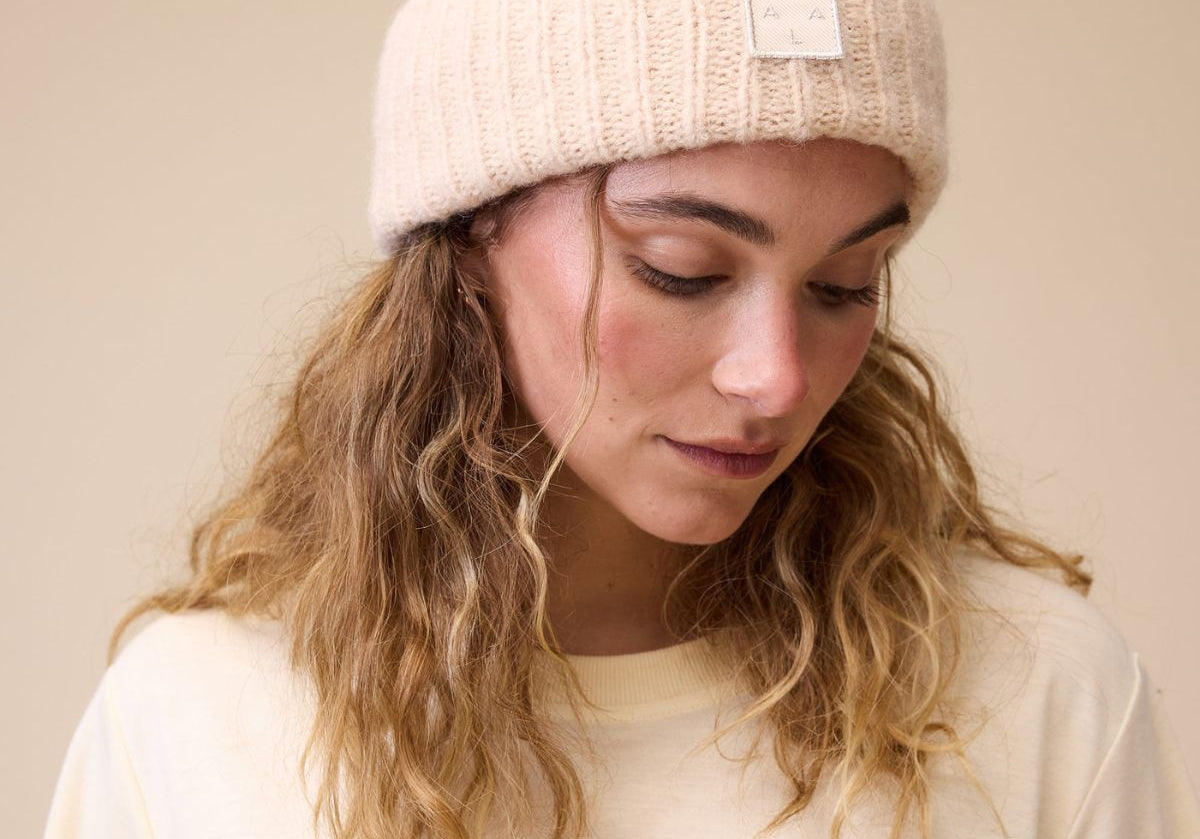 VALA Cosie Beanie Oat 