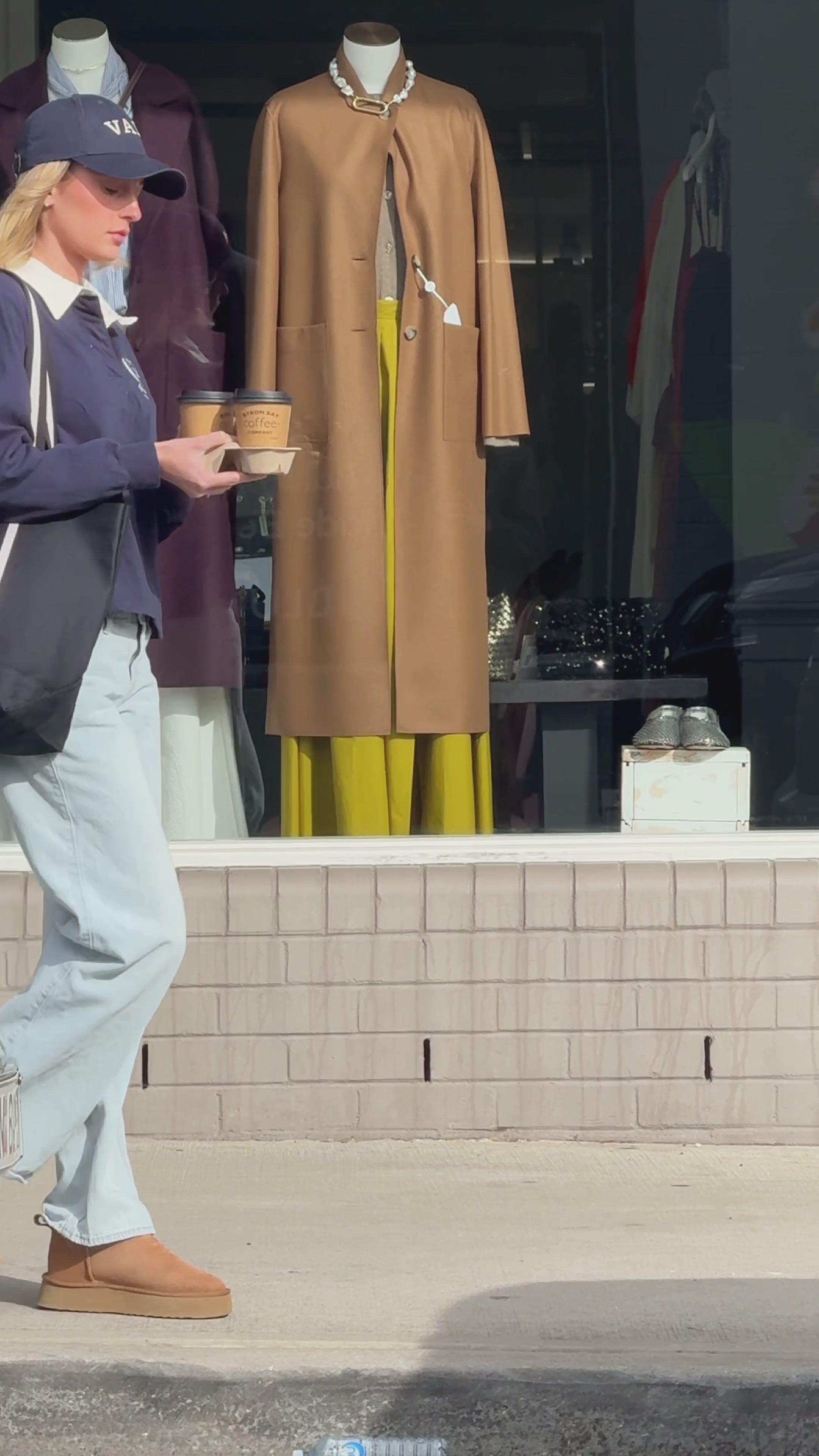Load video: VALA Stable To Street Bag